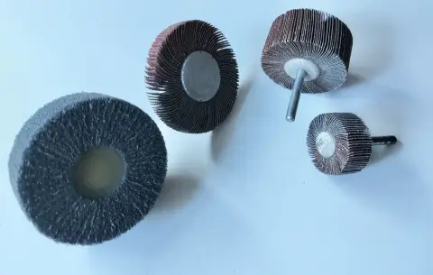 Spazzole con perno in tela abrasiva