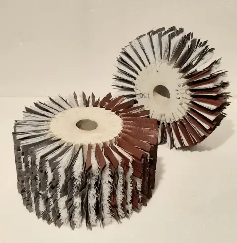 Spazzole in tela abrasiva frastagliata
